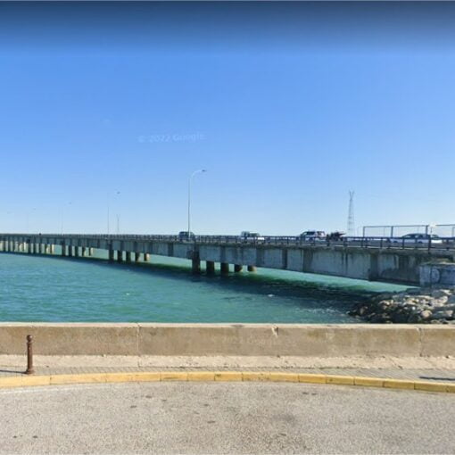 Se pesca en el puente carranza